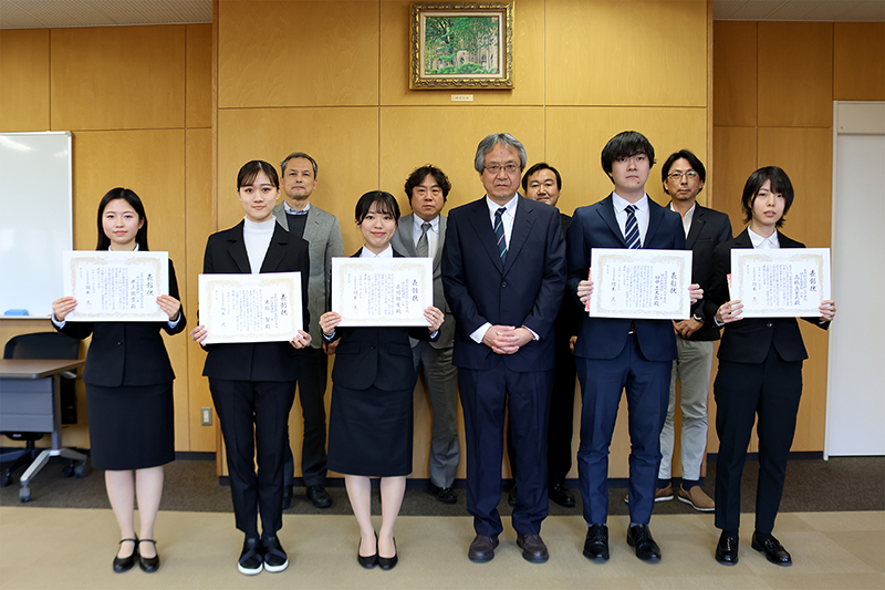 【トピックス】2023年度 理学部長表彰を行いました